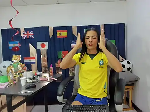Aisha_hotts777 webcam