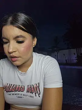 Pretty_Julieta webcam
