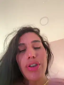 Bella__Wood webcam