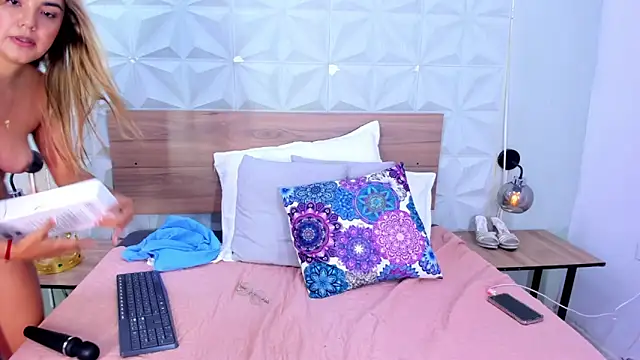 Stacey_white_ webcam