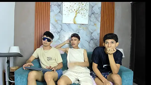AVENGER_BOYS2026 live cam room