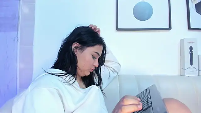 NaomiWhite_ webcam