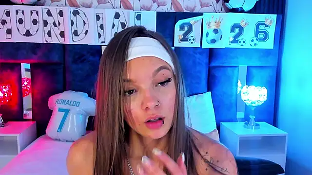 Watch AmmyJones_ live on EroticFlix - High definition streams