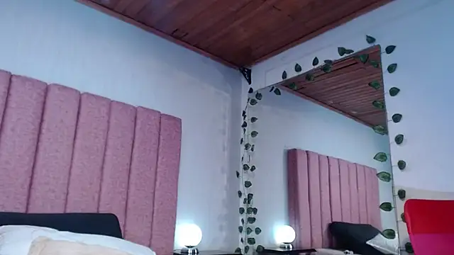 Watch SaraLjordad live on EroticFlix - High definition streams
