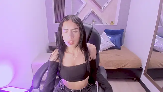 Watch Hanna_Bloomm live on EroticFlix - High definition streams
