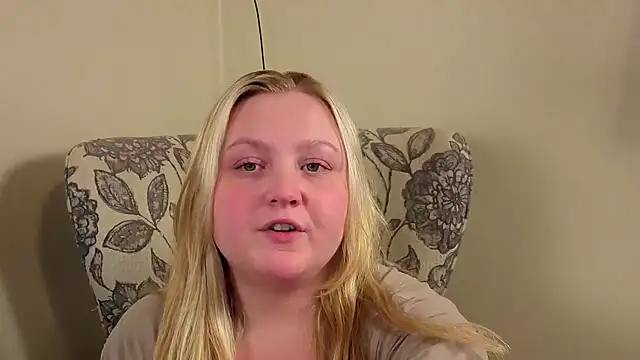 PhatAssBlond webcam