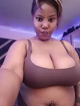 spotty_coochie (F milf) - Play with my boobs😋