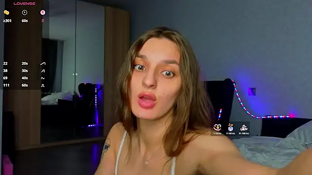 stacy_sexylips (F young) - melt ice cube on tits💦