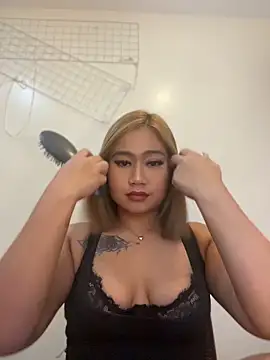 Watch vien_pussy69 live on EroticFlix - High definition streams