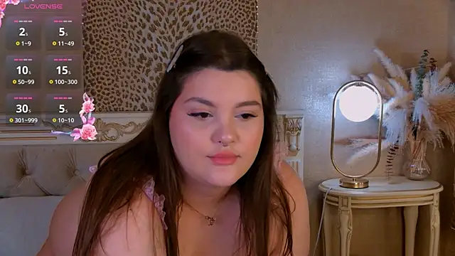 EmilyHyde live cam on StripChat