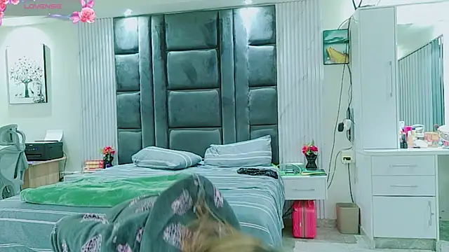 INDIANROMANCE webcam