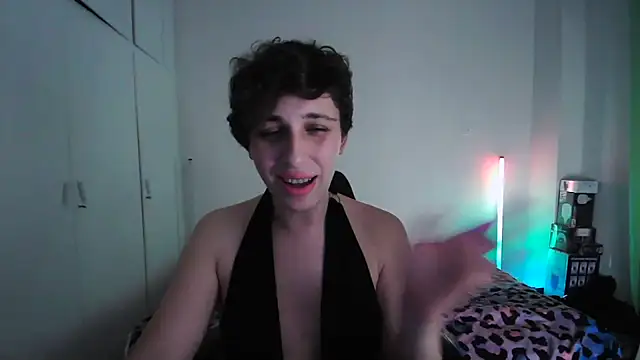 HoneyValentine webcam