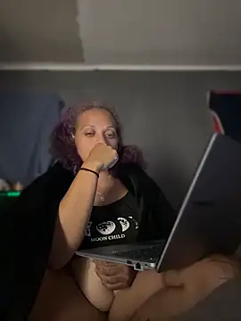 Watch Quinn_damilf live on EroticFlix - High definition streams