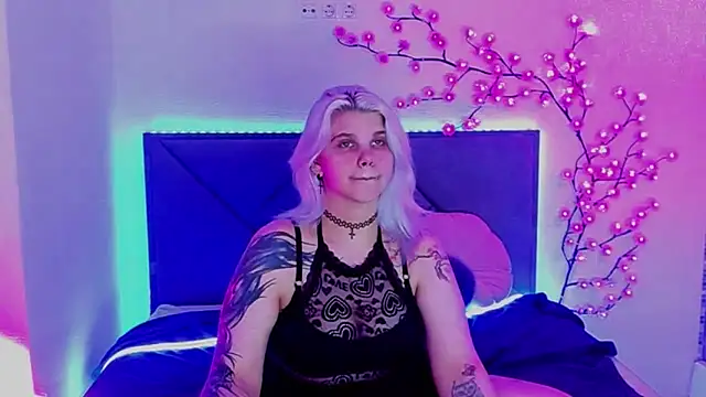 JoannLowe webcam