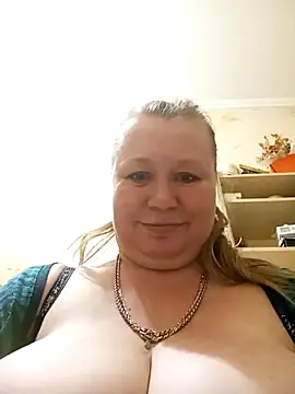 KiraStanton webcam