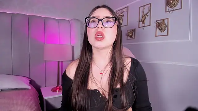 MadeleynRose webcam