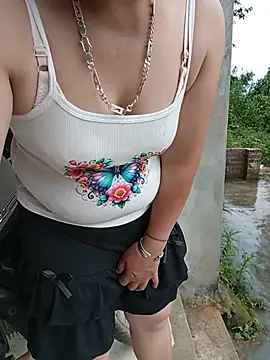tuyet-nhi webcam