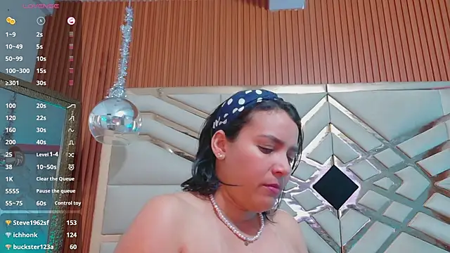 Sluttyandmature live cam on StripChat
