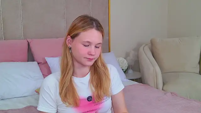 Watch AmeliRoyse live on EroticFlix - High definition streams