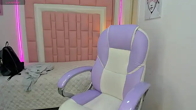 Klaret_Toy live cam on StripChat