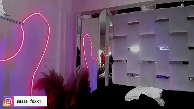 Sara_Foxx1 webcam