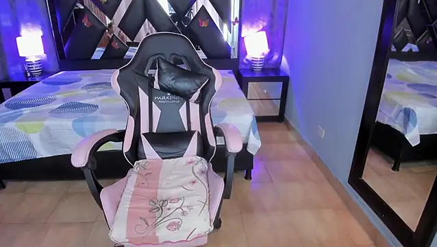 Linda4Petite webcam