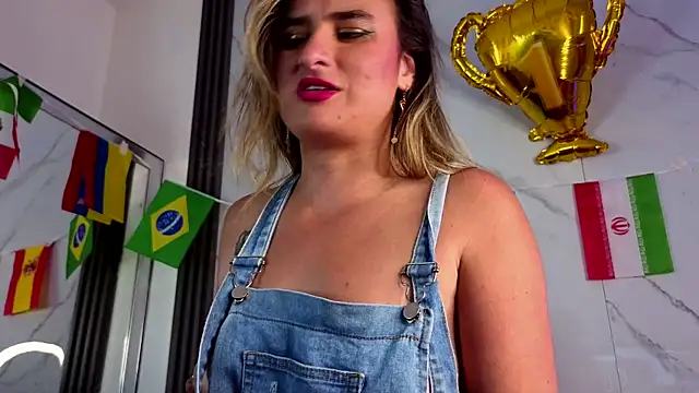 Watch CandyQueenGold live on EroticFlix - High definition streams