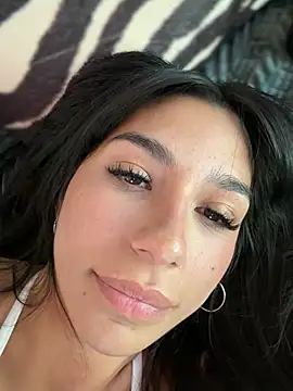 LoveLillyy live cam on StripChat