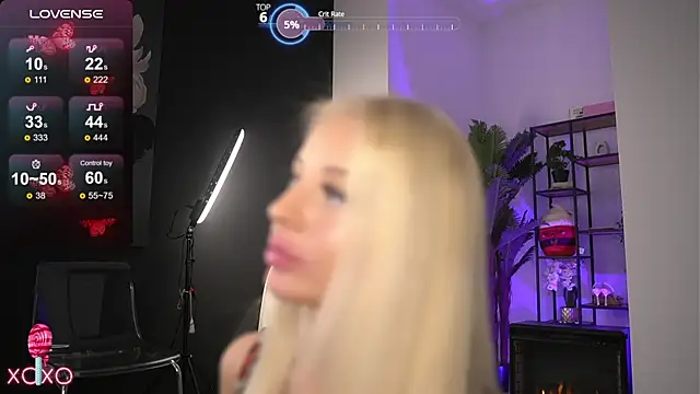 SerenaNoir webcam