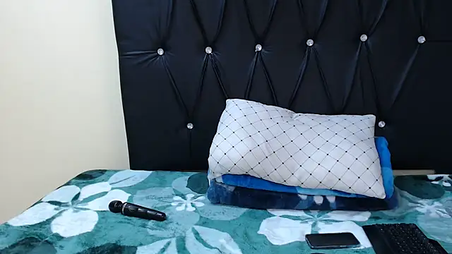 sexybadgirl20 (F young) - MAKE ME CUM DADDY!