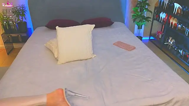 Kira_from_UA webcam