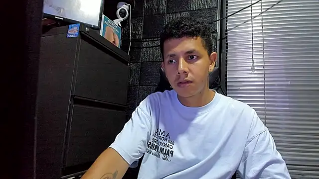 boy_bigcock24cm - Boy_bigcock24cm's free webcam - UK Sex Cams