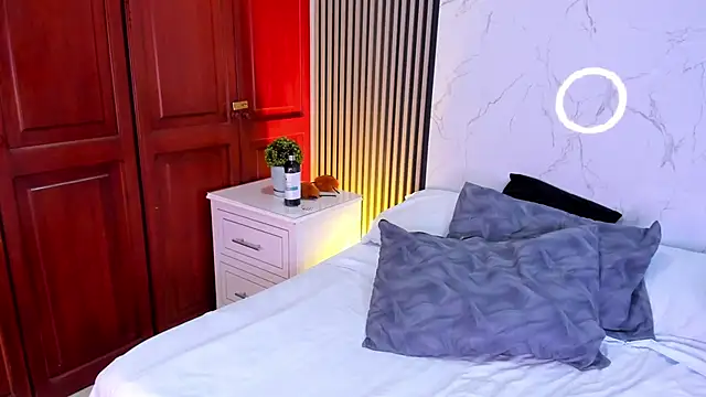 sarahlynn7 (F young) - SHOW, BOUNCE AND SQUEEZE TITS