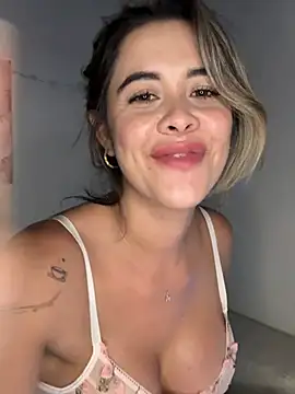 Emilia_Bakerr webcam