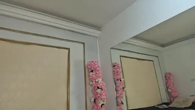 Roxxana-queen webcam
