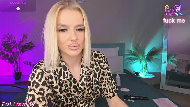 Lana_kitty__ webcam