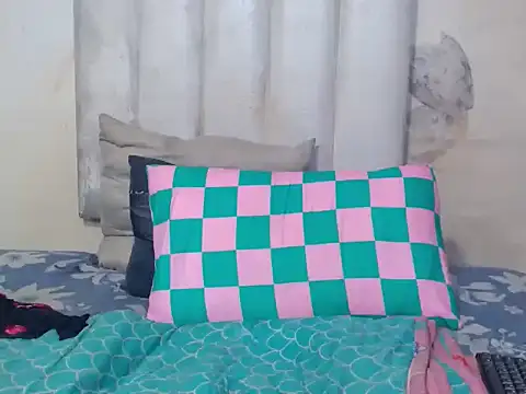 BestieBoomber webcam