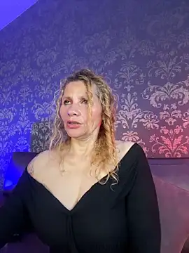 Watch EvangelineLove_ live on EroticFlix - High definition streams