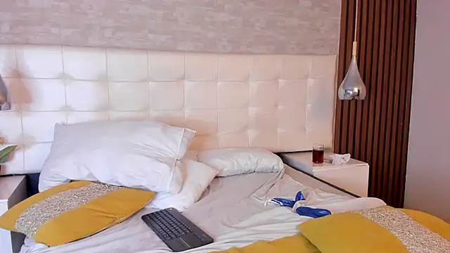 SofiaThoompson webcam