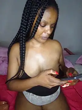 creamiequeen webcam