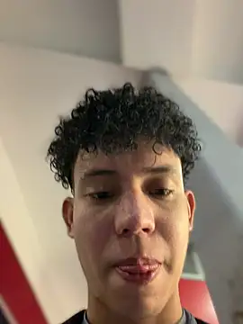yoursexyjose live sex cam