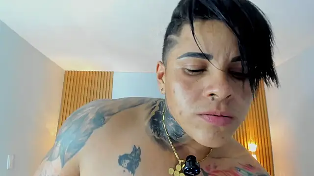 Watch KAROLLJONES1 live on EroticFlix - High definition streams