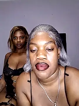 SweetBedroomEyez webcam