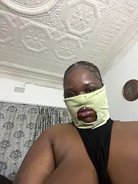 MaskedBootyLicious28 webcam
