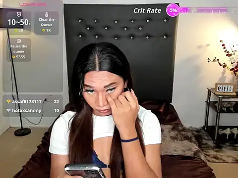 UrSeductiveCriselda webcam