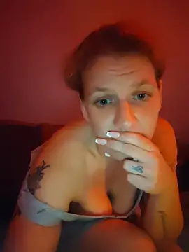 KinkyWitch420 webcam