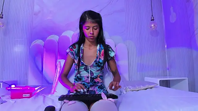 arietta_skinny webcam