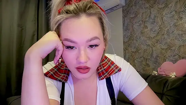 Watch AvroraSolace live on EroticFlix - High definition streams