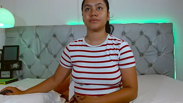 Watch NoiraVale live on EroticFlix - High definition streams