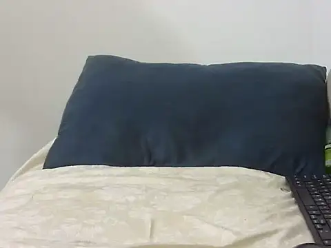 Pettite_essy webcam